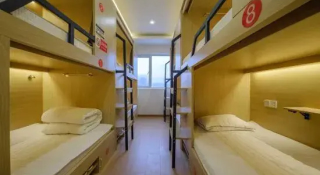 Tuyu | Hiking Enthusiast • Mountain Breeze & Moonlight Hostel (Old Town Dukezong Branch), Buchen Sie Hostel Hotels in Yunnan mit Parkplatz, Parkplätze