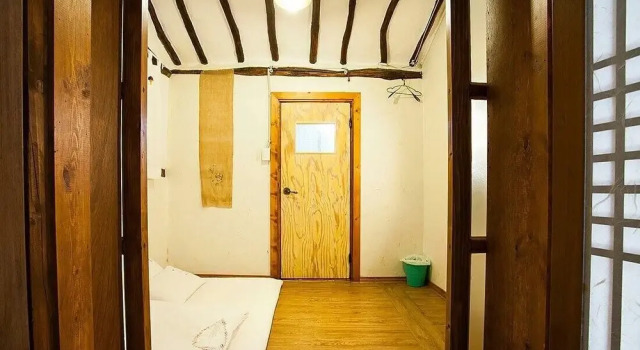 Borisu Guesthouse(보리수 자수 게스트하우스), Забронировать Отель Отели Чонджу 3 звезды, рядом с Конфуцианская школа хянгё в Чонджу, 3*
