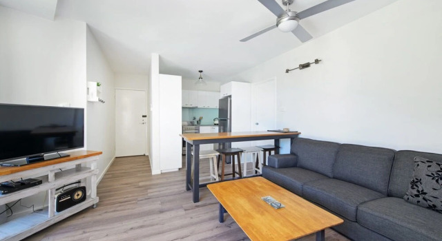 Flynns Beach Apartments 4, 41 Pacific Drive