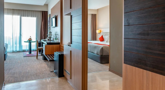 Двухместный номер Executive с балконом Royal Tulip City Center