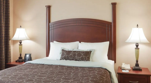 Люкс Staybridge Suites Oakville Burlington by IHG