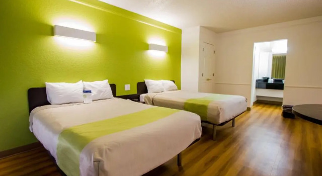 Четырёхместный номер Standard Motel 6-Austin, TX - Midtown
