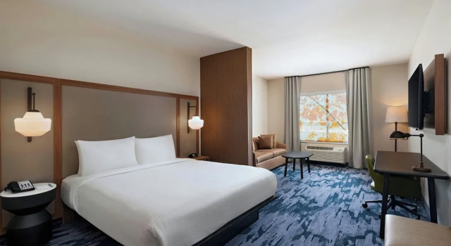 Двухместный люкс с видом на город Fairfield by Marriott Inn & Suites Fort Worth Alliance Airport