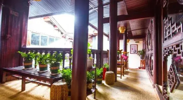 Yayuan Bieyuan Hostel, Забронировать Хостел Хостелы Лицзян, рядом с Улица Сквер-стрит Древнего города Даянь, Хостел