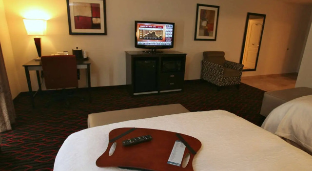 Номер Standard Hampton Inn & Suites Red Deer