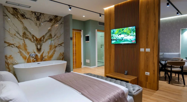 Двухместный люкс Deluxe с балконом LORD Hotel