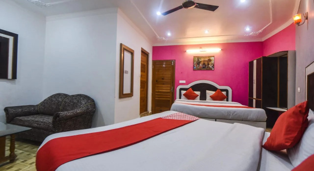 OYO 4751 Hotel Akashdeep