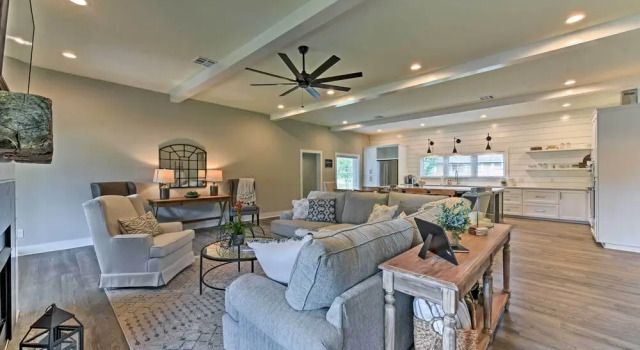 Elegant College Station Home - Walk to Texas A & M, Reserva ahora Hotel College Station Texas