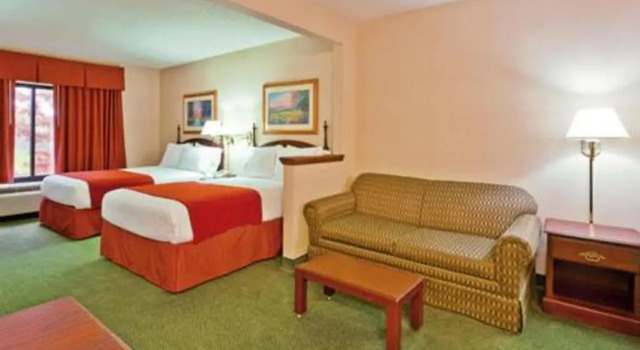Четырёхместный номер Standard Auburn Place Hotel & Suites Paducah