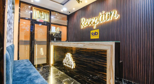 Fabhotel Royal Park Inn