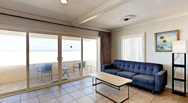 Prime Oceanfront Duplex 3 Bedrooms 1 Bathroom Duplex, 预订 酒店 希尔海滩 Beach Cities Orange County