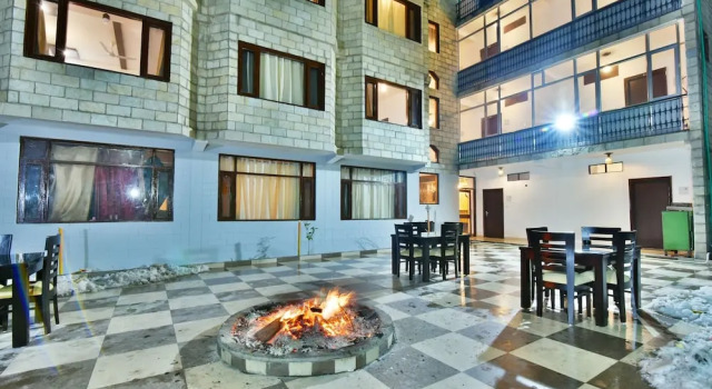 Kapoor Resort