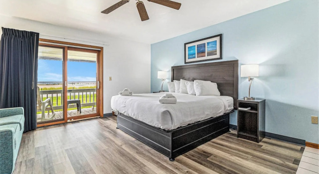 Двухместный номер Standard с балконом и с видом на озеро Snyders Shoreline Inn