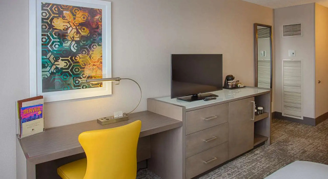 Четырёхместный номер Deluxe DoubleTree by Hilton Denver/Westminister