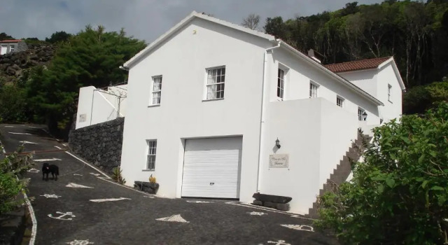Коттедж с 4 комнатами Casa Do Avô Faidoca # PICO HOLIDAY RENTALS