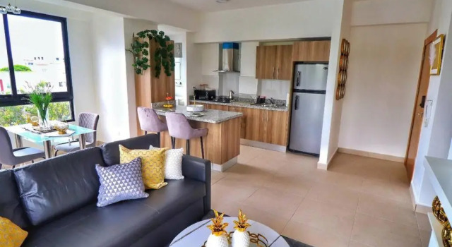 Sleek 1-Bedroom Condo w/Rooftop Hot tub in Gazcue, Забронировать Отель Отели Санто-Доминго с парковкой, рядом с Олимпийский стадион Феликса Санчеса, Парковка