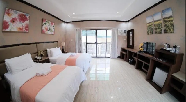 Трёхместный номер Standard с балконом Luisita Central Park Hotel
