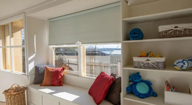 Dawns Sleeps 4 in 2 queens with 2 ensuites wifi in town., Book Hotel Daylesford 