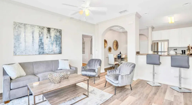 Modern 2BR Condo w Private Patio7 min to Disney, Rezerwuj Apartamentowiec hotelowy Orlando Kissimmee