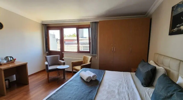Двухместный номер Standard с балконом и с видом на сад My World Hotel