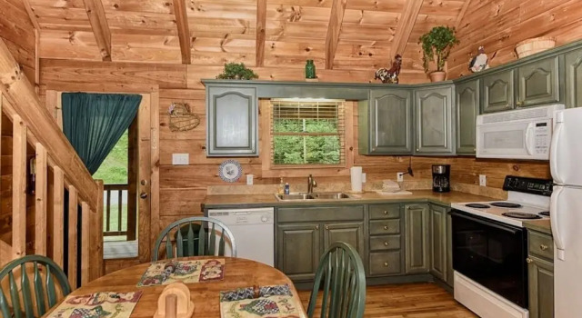 Whisper Creek 2 Bedroom Cabin by RedAwning, Забронировать Дом для отпуска Отели Great Smoky Mountains National Park с парковкой, Парковка