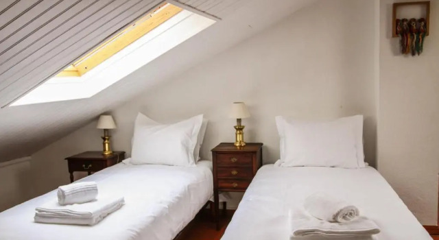 Cozy and Spacious apartment in Graça, Lisbon