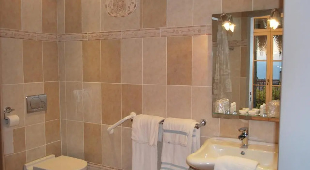 Четырёхместный номер Standard Hotel Restaurant Bellevue