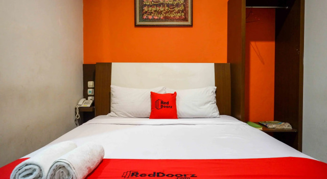 RedDoorz Syariah near Museum Wayang Kekayon, Book Hotel Hoteller i Banguntapan med parkering, Parkering