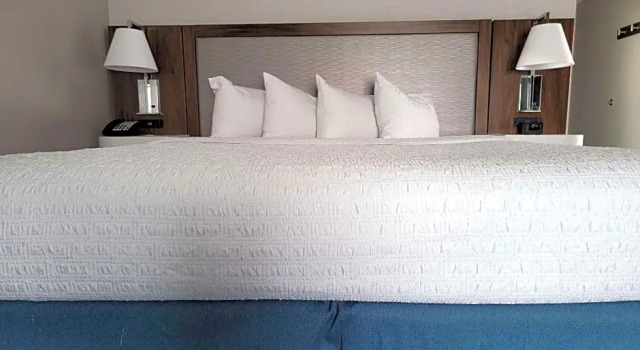 Двухместный номер Standard с видом на воду Hampton Inn & Suites Erie Bayfront