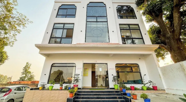 Raghuveer Sadan, Near Ram Mandir - 10 Min Walk