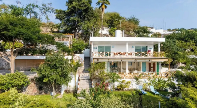 Luxury House Pool fire Pit & Lake view, Book Feriehus Sommerhuse i Tequesquitengo, Hytte