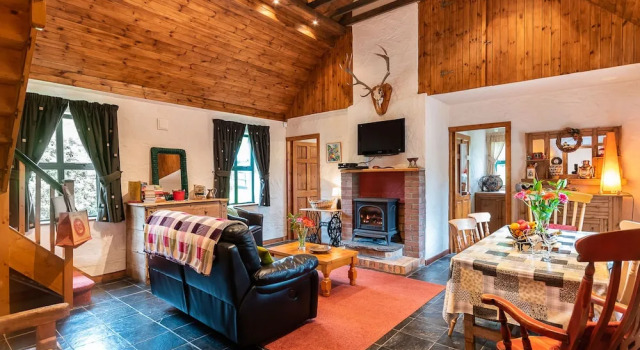 2 Bedroomed Cottage Steps From Kenmare Town, Book Vacation Home Hotels in Kerry with Parking, Parking