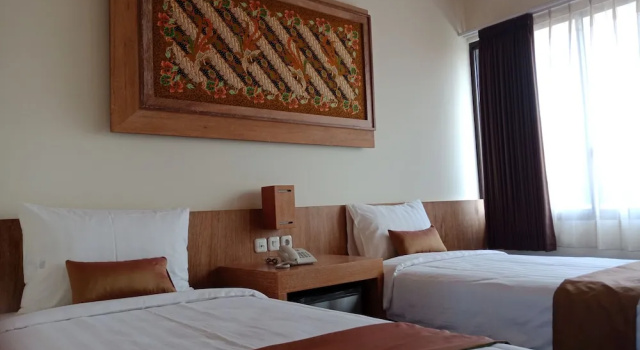 Standard Twin room with balcony Hotel Parangraja