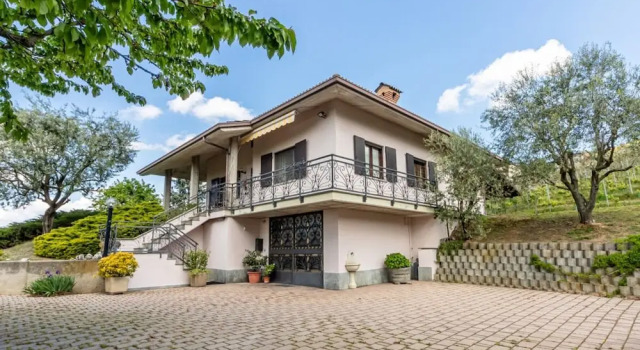 Коттедж Panorama Villa Nestled Among the Vineyards Langhe