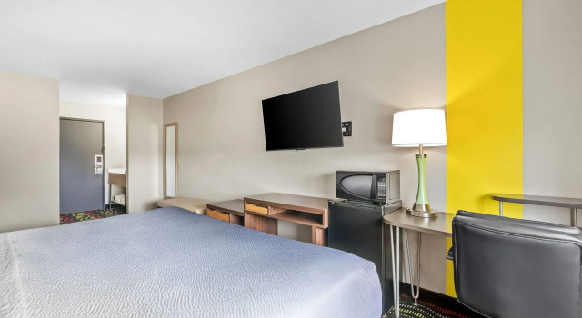 Super 8 by Wyndham Farmington