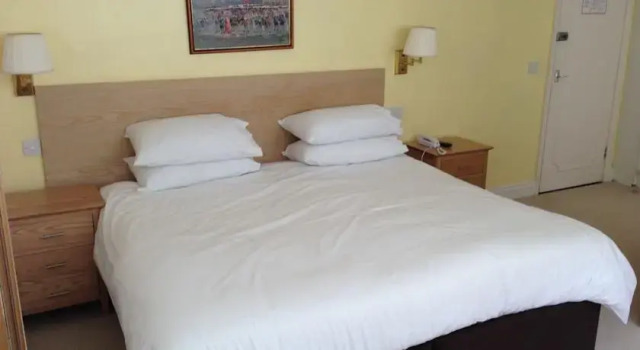 Water's Edge, Buchen Sie Hotel Trinity Großbritannien