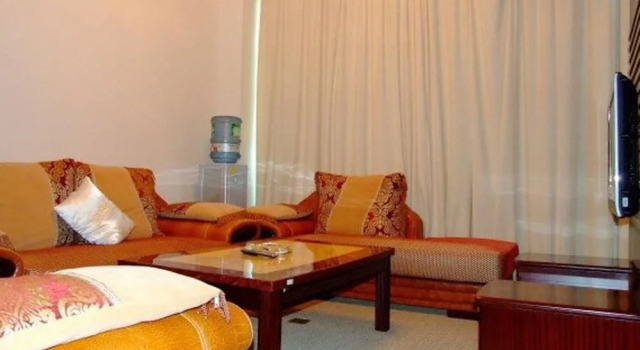 Kunming Jinggu Hotel, Rezerwuj Hotel Hotele w Kunming z parkingiem, Parking