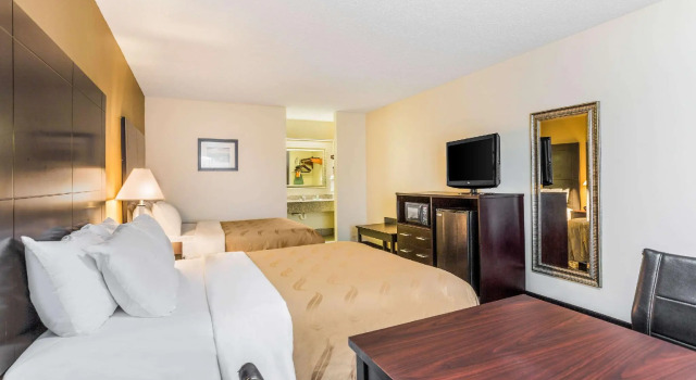 Четырёхместный номер Standard Quality Inn Russellville