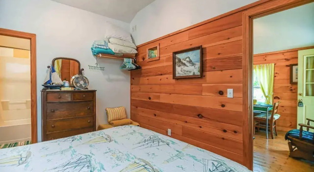 Cozy Cottage w/ Pool, BBQ and Outdoor Seating!, Buchen Sie Ferienhaus  