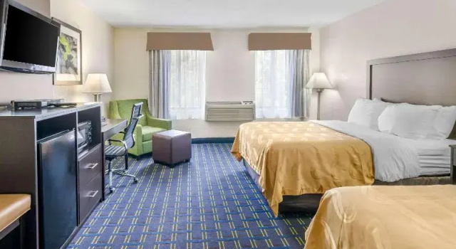 Четырёхместный номер Standard Quality Inn Waynesboro - Skyline Drive