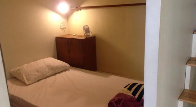 Кровать в общем номере City Capsule Hostel