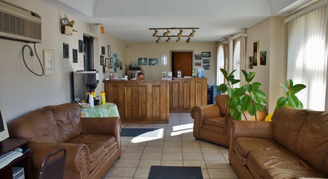 Americas Best Value Chalet Inn and Suites Niagara Falls, Забронировать Шале Коттеджи Ниагара Фолс, рядом с Казино Niagara, Коттедж