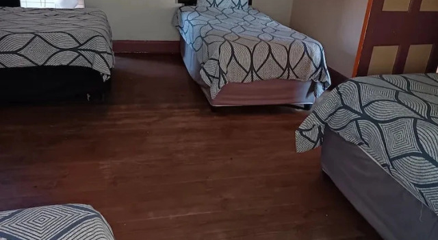 Charming Holiday House in Pietermaritzburg With Shared Pool, Забронировать Дом для отпуска Коттеджи Питермарицбурга, рядом с Comrades Marathon House, Коттедж