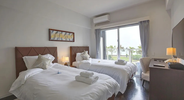 Двухместный номер Deluxe с балконом Beach Front Tower Mihama by DSH