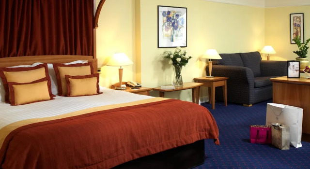 Полулюкс с 2 комнатами Red Cow Moran Hotel