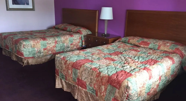Scottish Inns Albany, Buchen Sie Gasthaus Hotels in New York State mit Pool, Schwimmbad