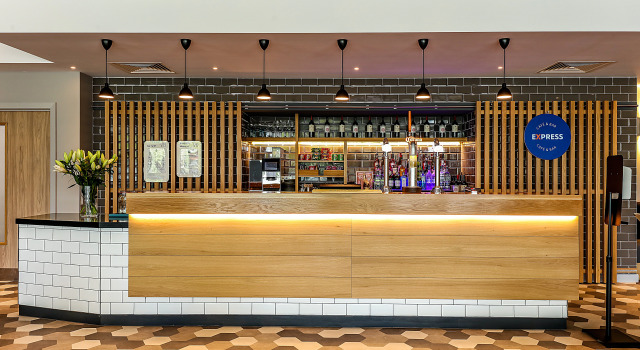Holiday Inn Express Bicester by IHG, Book Hotel Hoteller i Gloucestershire med morgenmad, Morgenmad