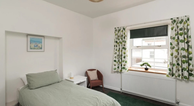 Beautiful 4BD Family Home Weston-super-mare, Забронировать Отель Отели Уэстон-сьюпер-Мэр с парковкой, Парковка
