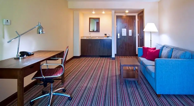 Двухместный люкс Four Points by Sheraton Nashville Airport
