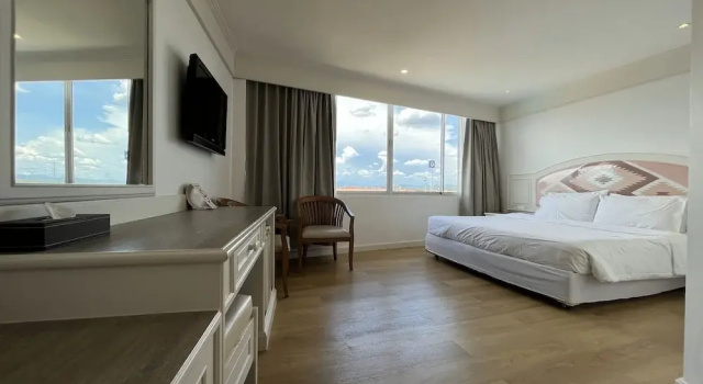 Двухместный номер Deluxe Dhevaraj Hotel